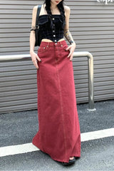 Roter eleganter bodenlanger Denim-Rock