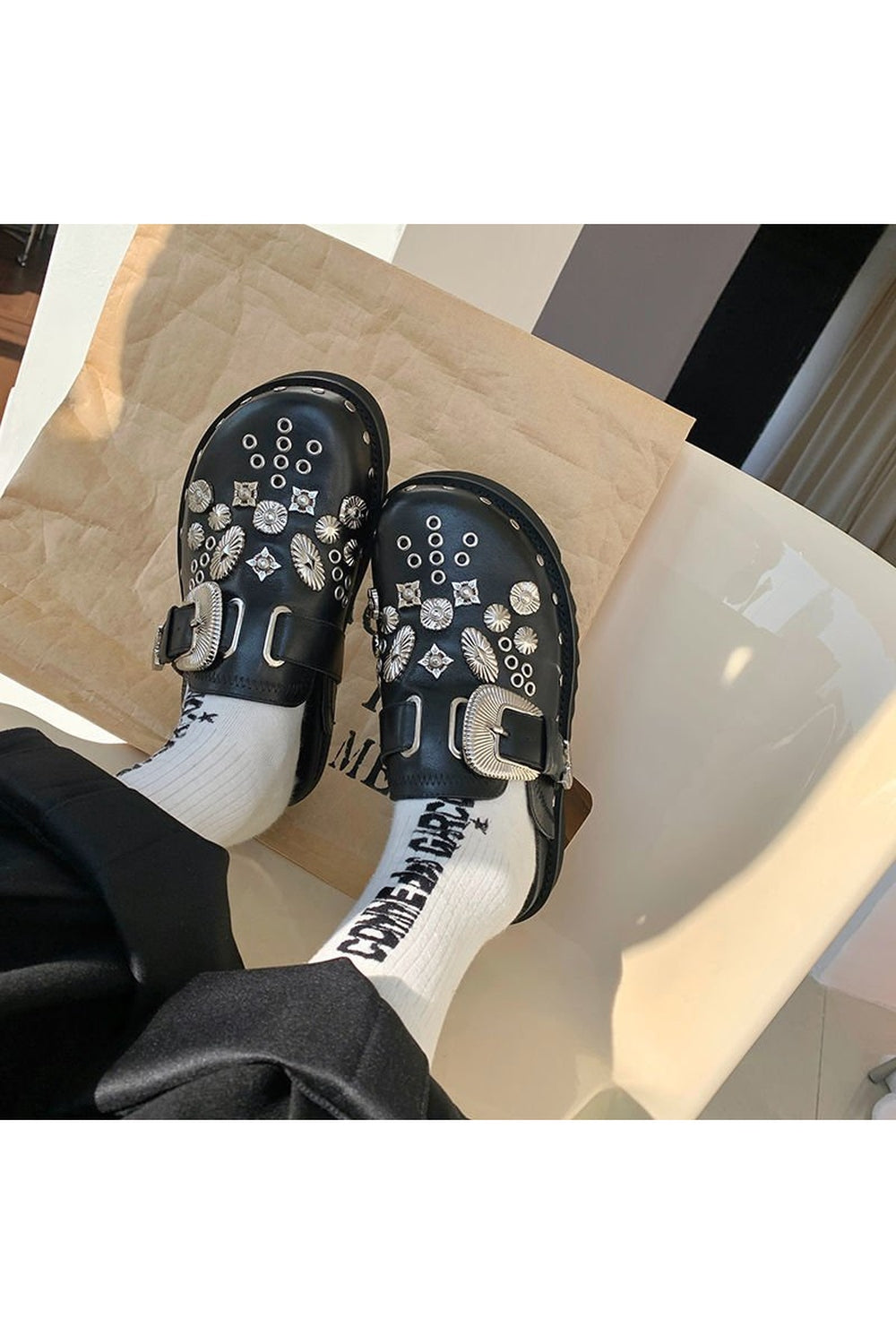 Chaussons à plateforme à rivets