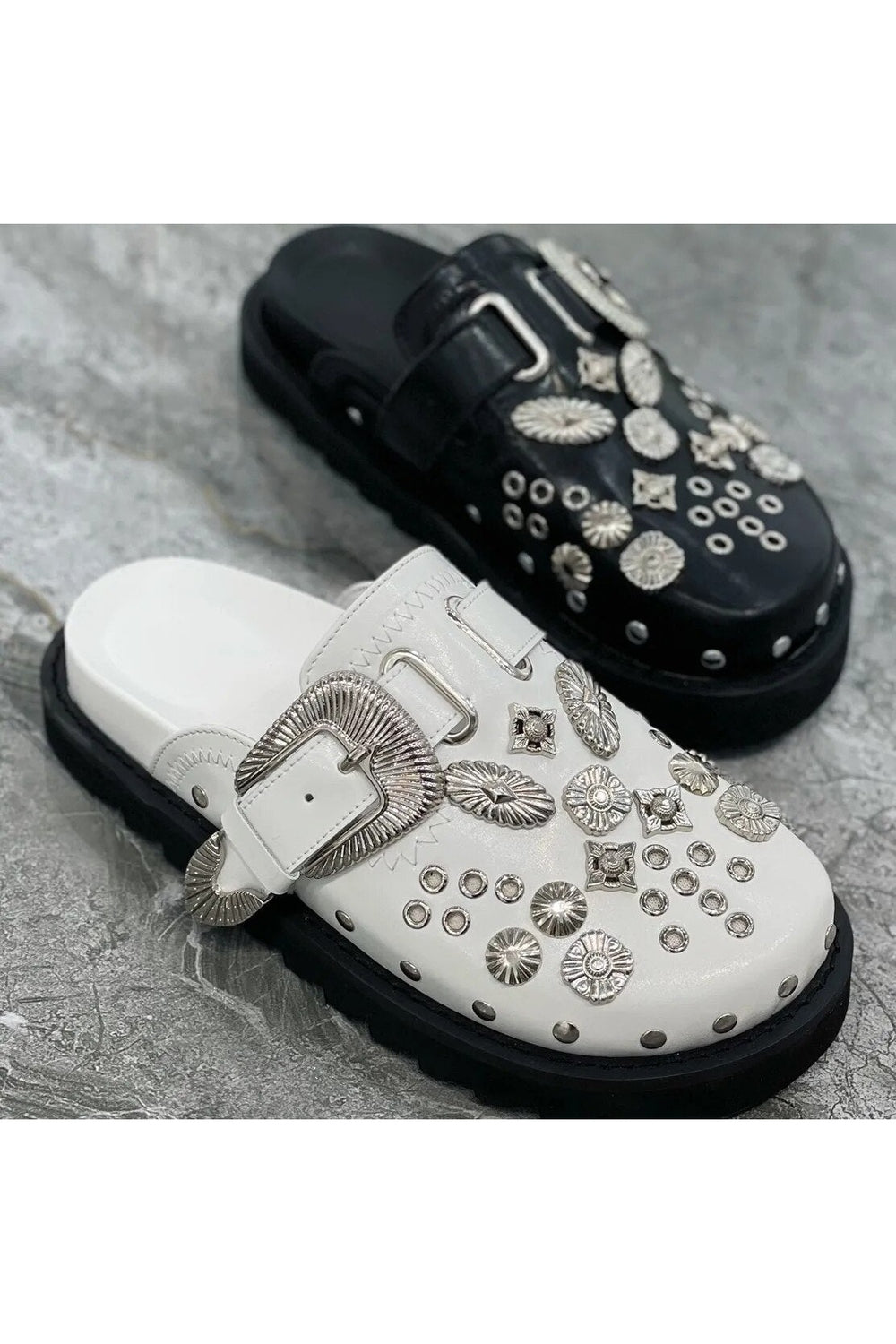 Chaussons à plateforme à rivets