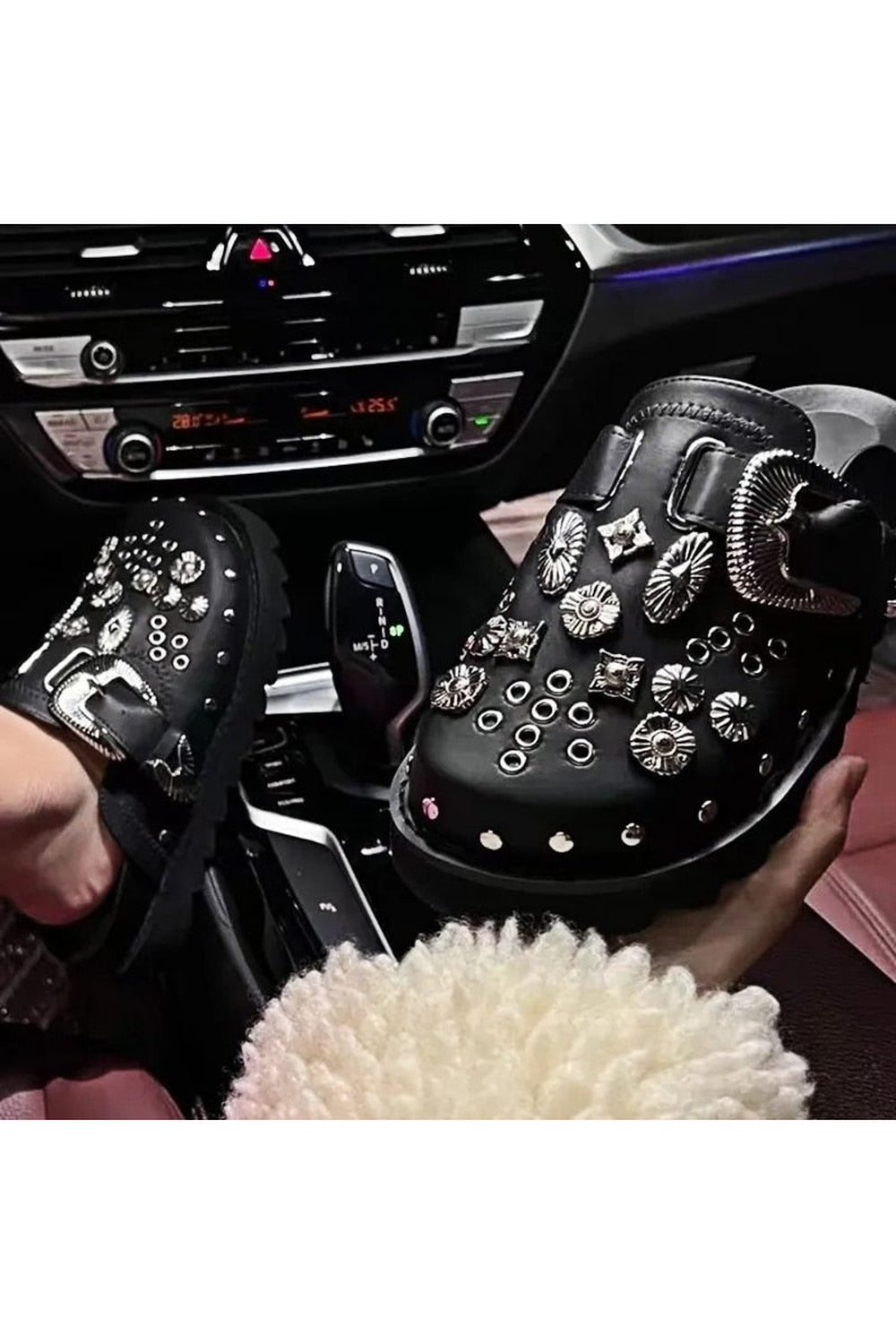Chaussons à plateforme à rivets