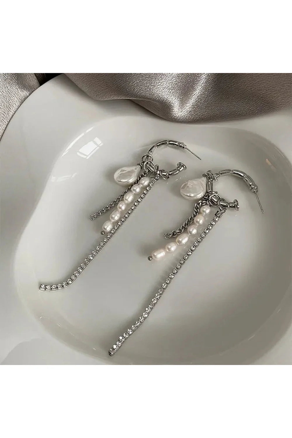 Round Bar Pearl Tassel Earrings