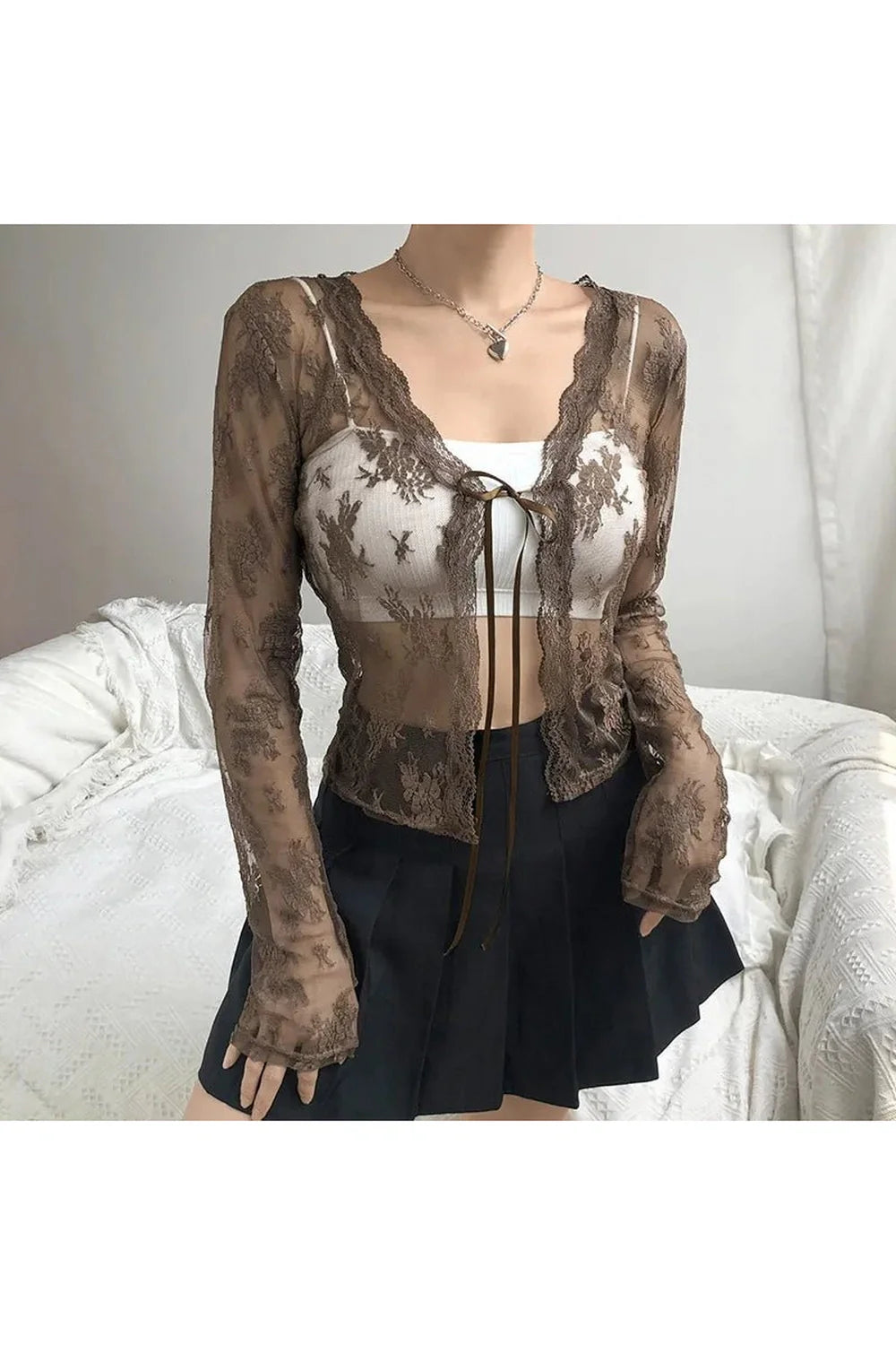 Durchsichtige Strickjacke mit Blumenmuster und Spitze für den Herbst