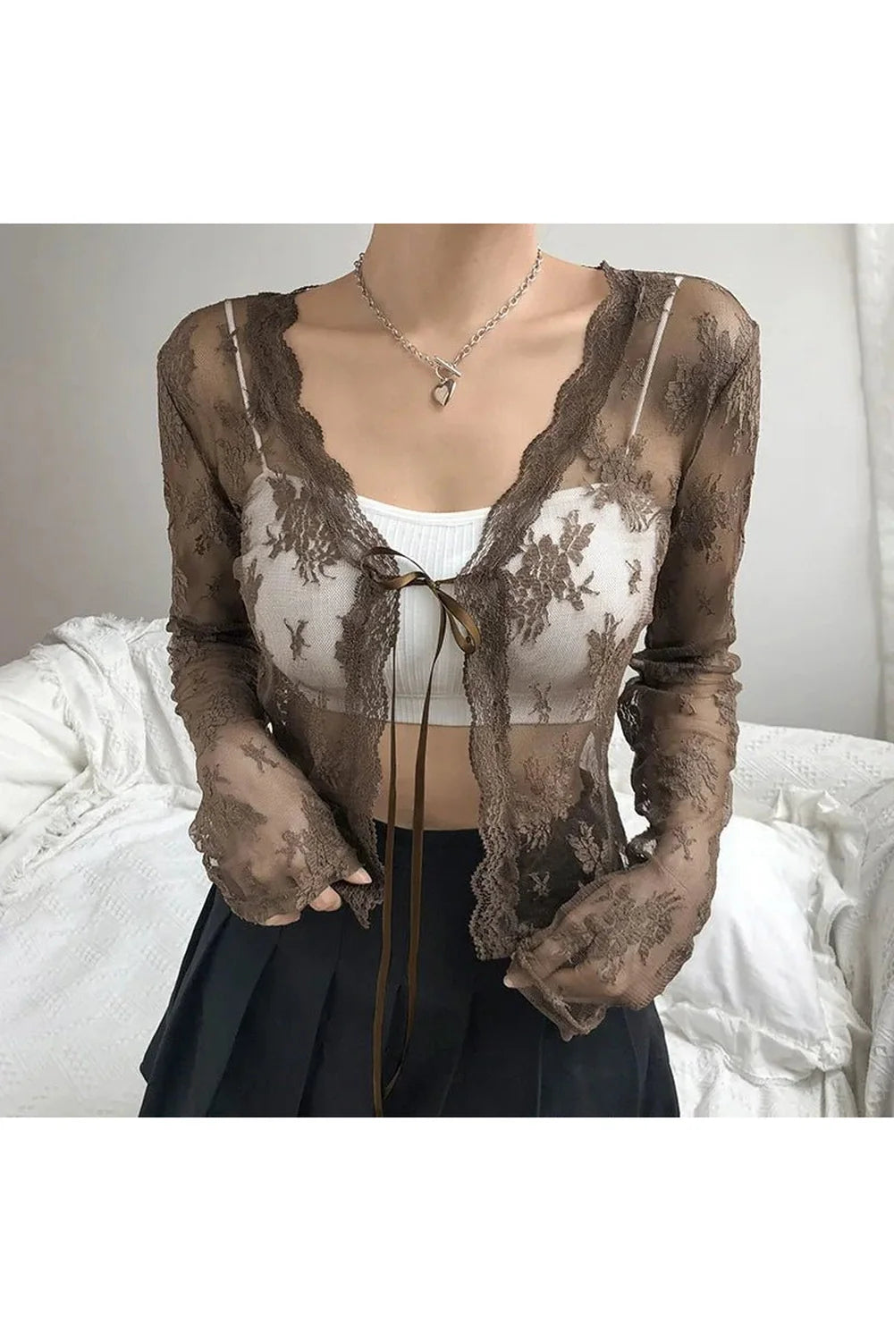 Durchsichtige Strickjacke mit Blumenmuster und Spitze für den Herbst