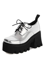 Silberne Plateau-Schulschuhe