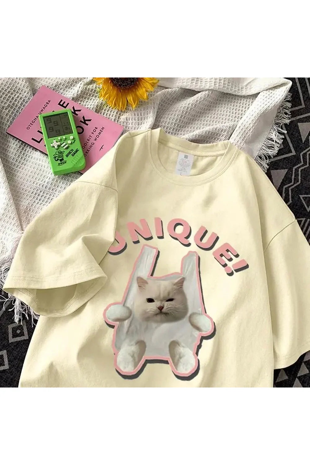 T-shirt with a cat "Unique"