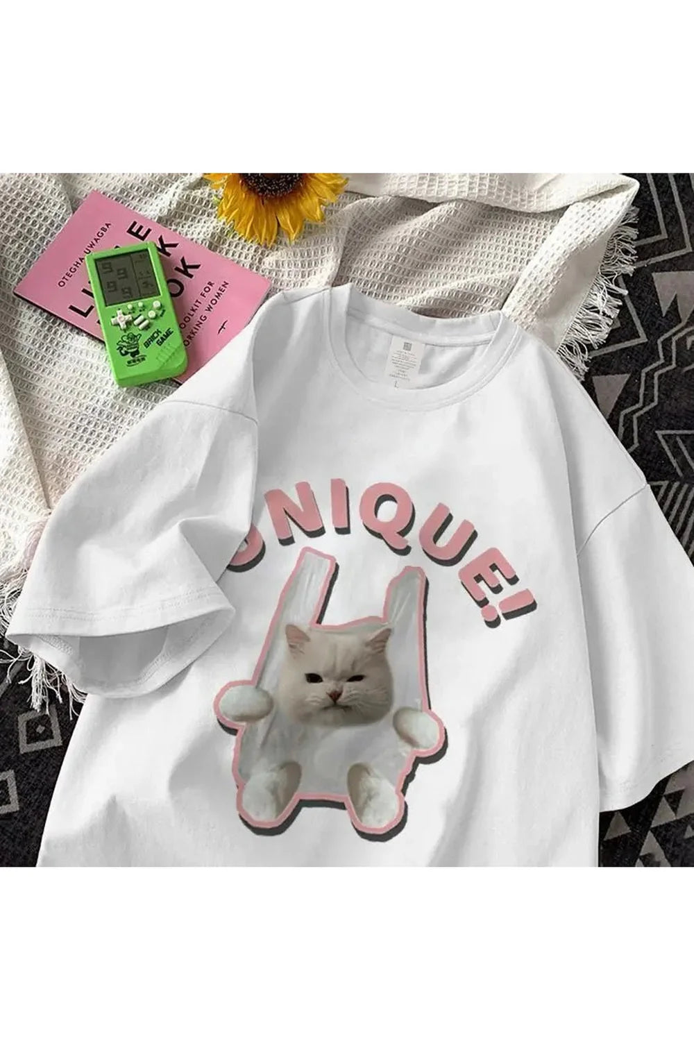 T-shirt with a cat "Unique"