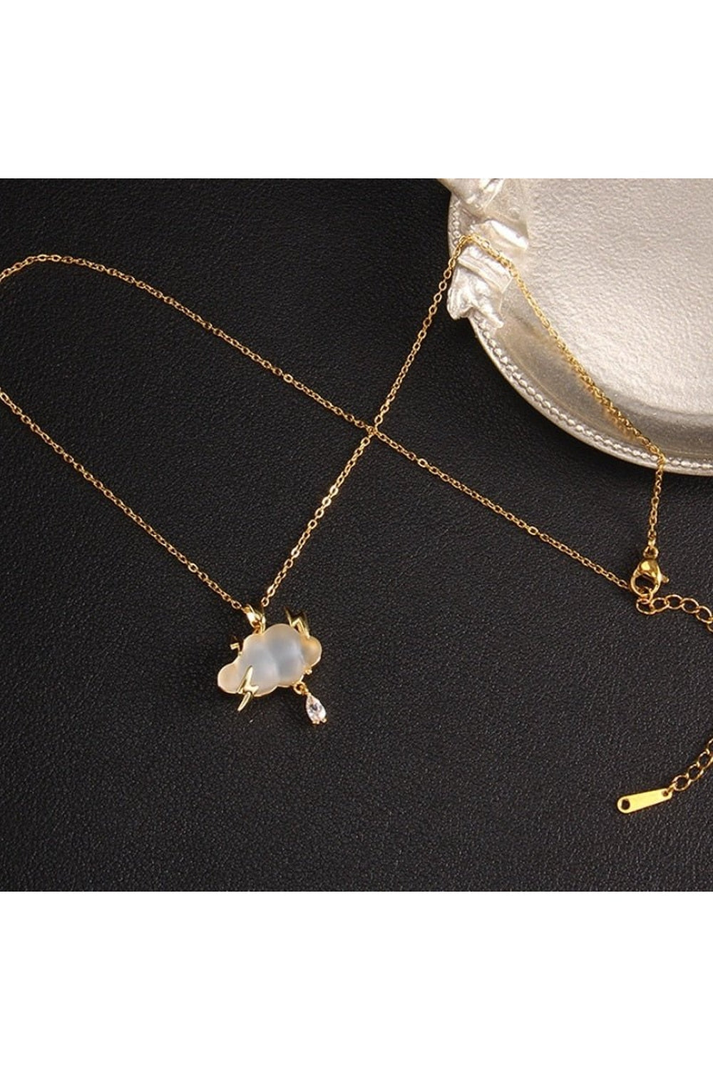 Three Point Raindrop Necklace