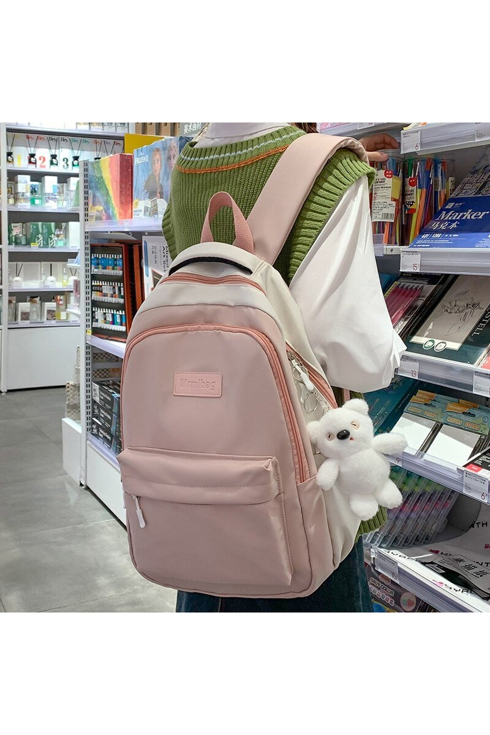 Gelber Schulrucksack für die Reise